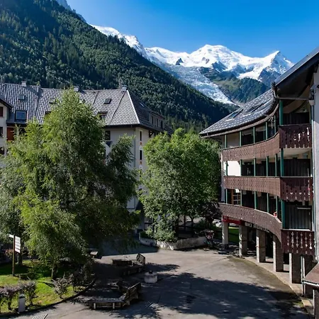 With Mountain View At The Foot Of Slopes Chamonix