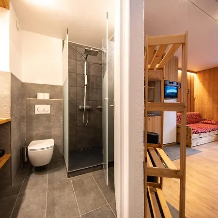 With Mountain View At The Foot Of Slopes Apartamento *