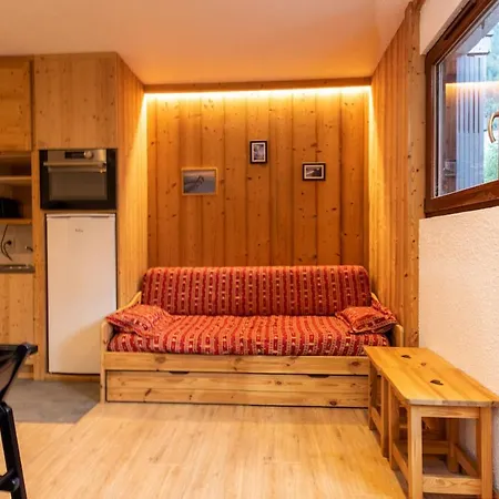 With Mountain View At The Foot Of Slopes *